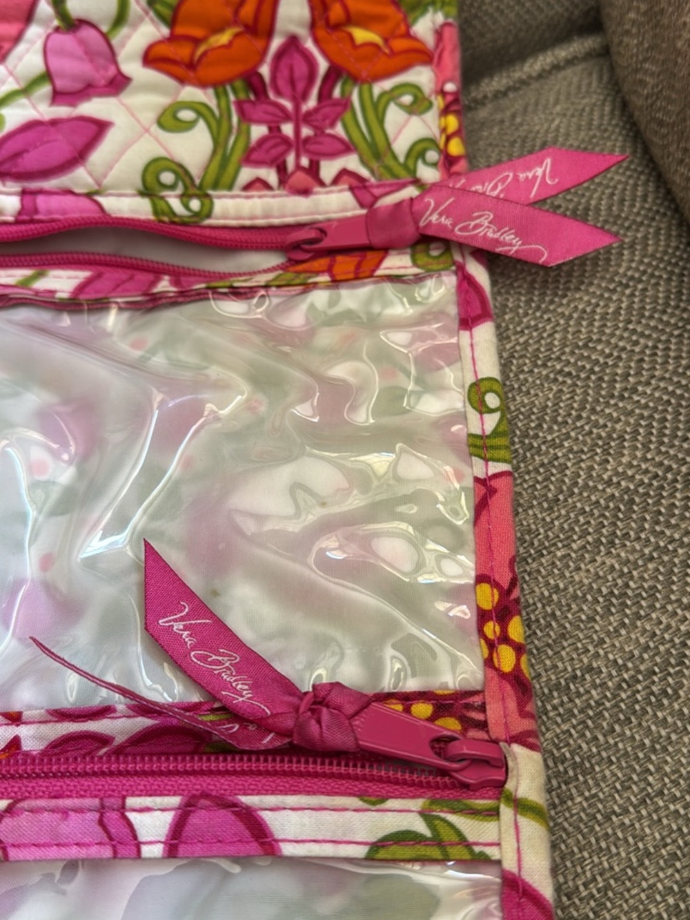 Vintage and retired Vera Bradley, Lilli Bell 28” hanging cosmetic case. - Picture 5 of 6